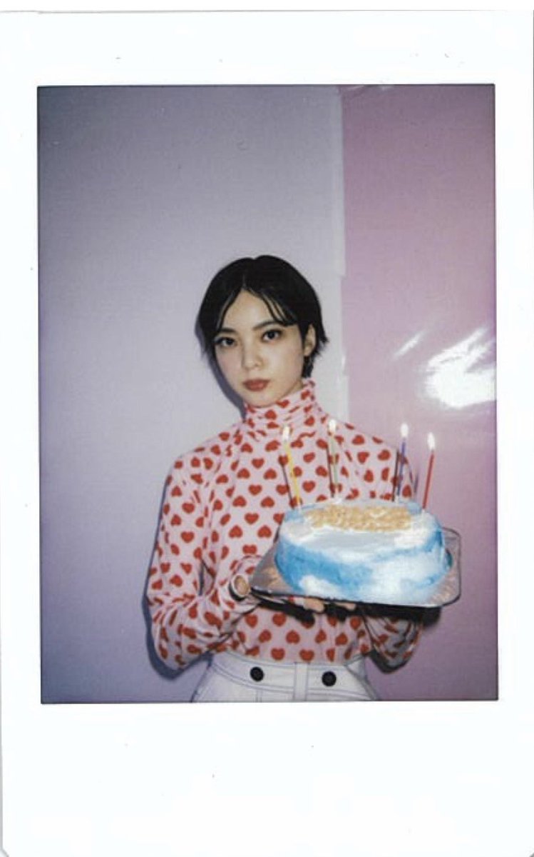 Vivi 今日は記念すべき平手友梨奈さん歳のお誕生日 バースデーケーキと共に撮影した一枚をお届けします 平手友梨奈 Vivi 今日は記念すべき平手友梨奈さん歳のお誕生日 バースデーケーキと共に撮影した一枚をお届けします 平手友梨奈