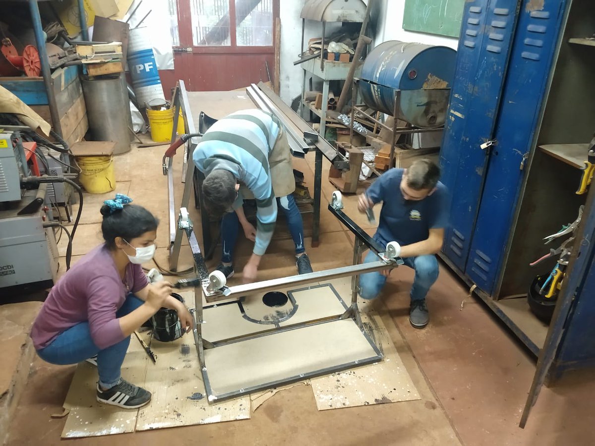 epet35's tweet photo. La solidaridad no es sólo un acto de caridad, sino preocuparse por intereses comunes, porque nadie se quede atrás.
Alumnos prepararon una mesa especial para Axel.
Un proceso de aprendizaje con mucho amor al prójimo. 
Gracias alumnos y profes!

@gilsonb10

https://t.co/MdnF4TMGKh https://t.co/UtCWuTIPgn