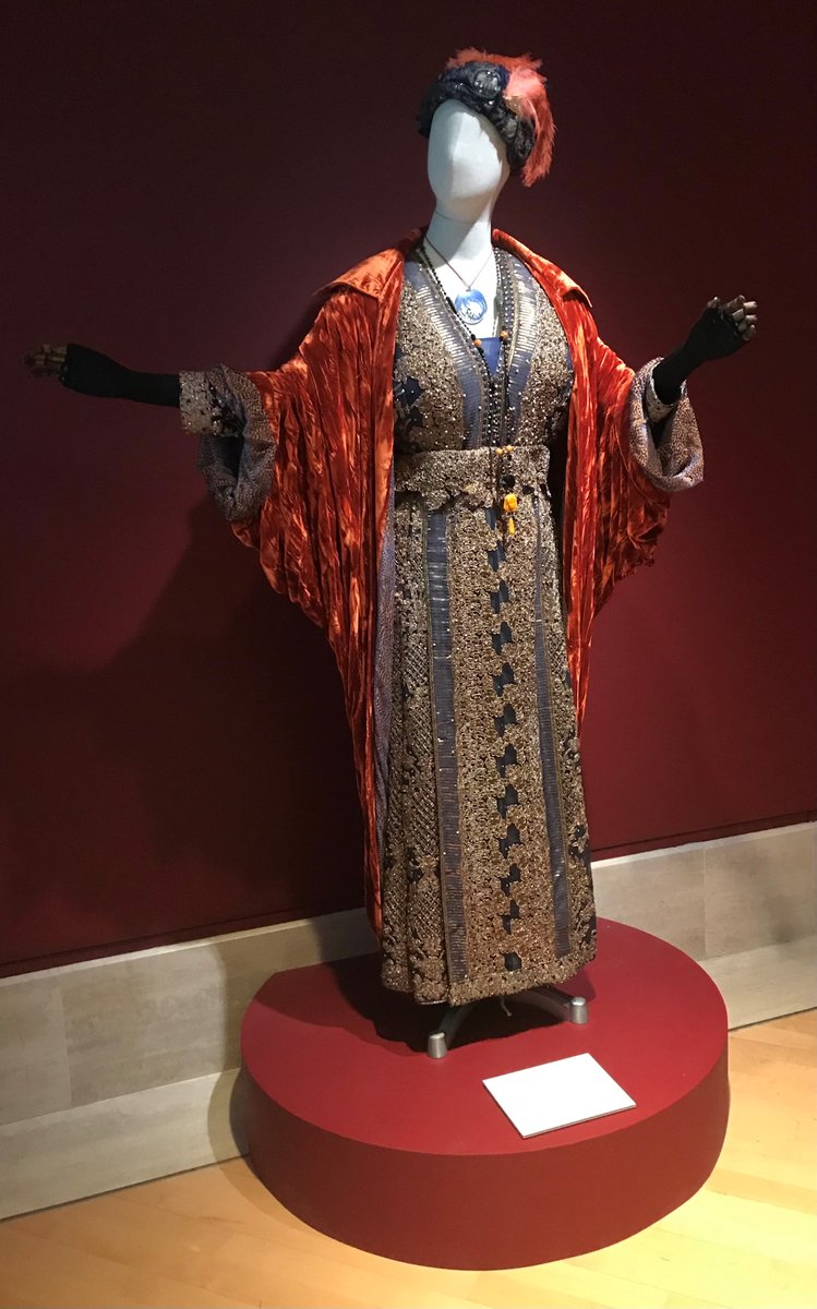 cityoflondon's tweet image. Have you booked your FREE tickets to the #NoelCoward &apos;Art &amp;amp; Style&apos; #exhibition at @GuildhallArt yet? You can order them here - …ildhall-art-gallery.arttickets.org.uk - and this #Smartify tour, presented by curator Brad Rosenstein, may whet your appetite! tinyurl.com/ybjjrzat