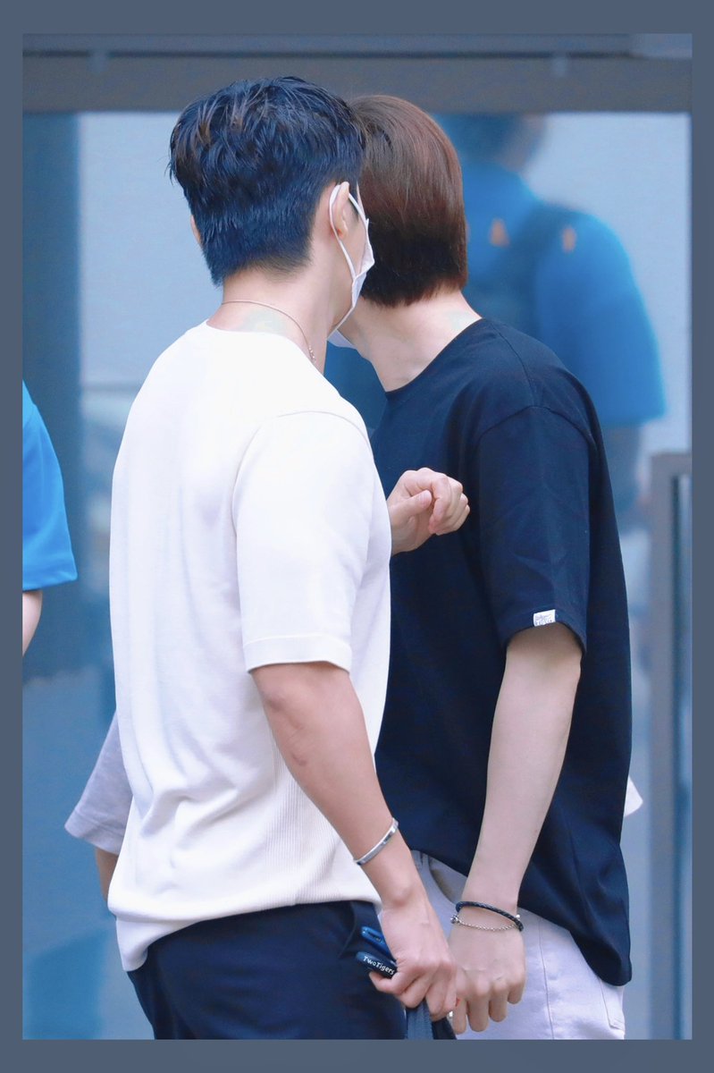 TwoTigers_DE's tweet photo. 210624 Naver NOW퇴근 

🐯🐯

#이혁재 #은혁 #Eunhyuk #슈퍼주니어 #leehyukjae @AllRiseSilver
#이동해 #동해 #DONGHAE #슈퍼주니어 #leedonghae @donghae861015 https://t.co/j9eAZzsDLN