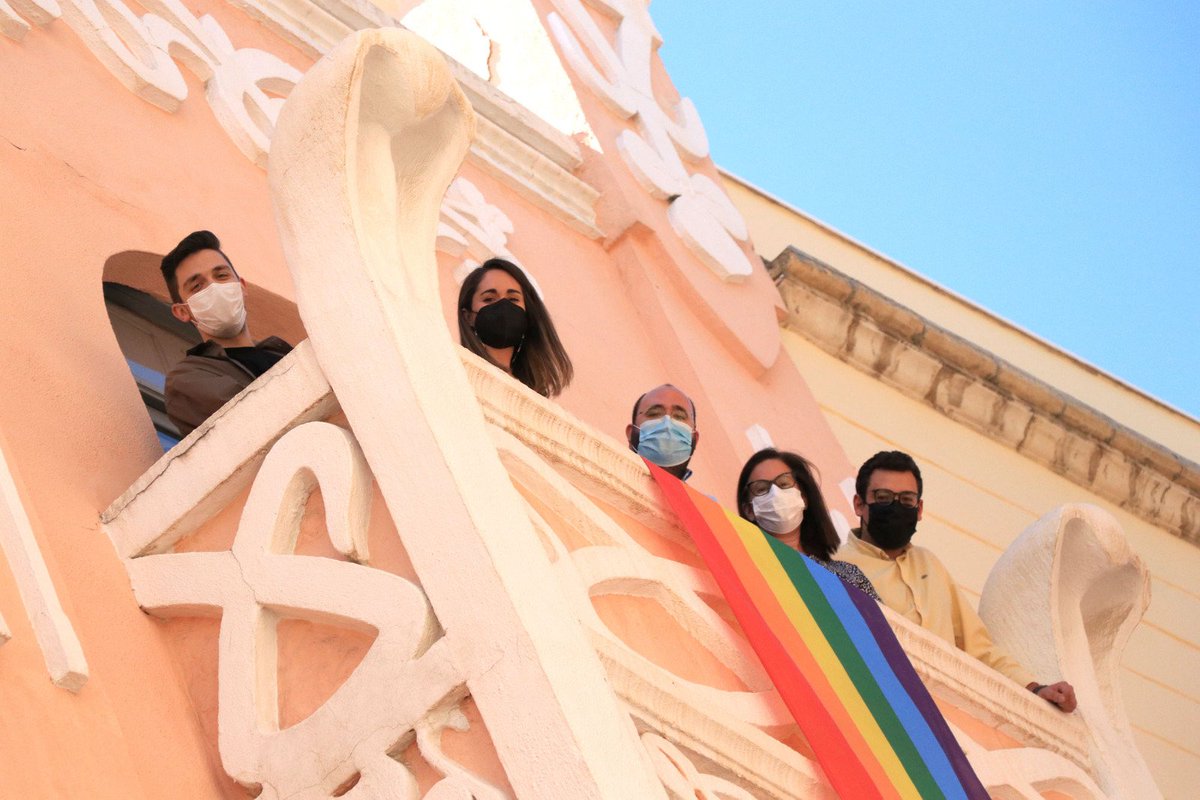 JSAJaenCep's tweet photo. 🏳‍🌈𝙋𝙐𝙀𝙎𝙏𝘼 𝘿𝙀 𝘽𝘼𝙉𝘿𝙀𝙍𝘼 𝙀𝙉 𝙇𝘼 𝙎𝙀𝘿𝙀 𝙋𝙍𝙊𝙑𝙄𝙉𝘾𝙄𝘼𝙇🏳‍🌈

#Orgullosx&amp;Diversxs 🌈

Queremos reinvindicar los dch. de aquellas personas que durante tantos años han estado reprimidas, por no perteneces a la que la sociedad establecía como "normal". https://t.co/Wf2Y890rqh