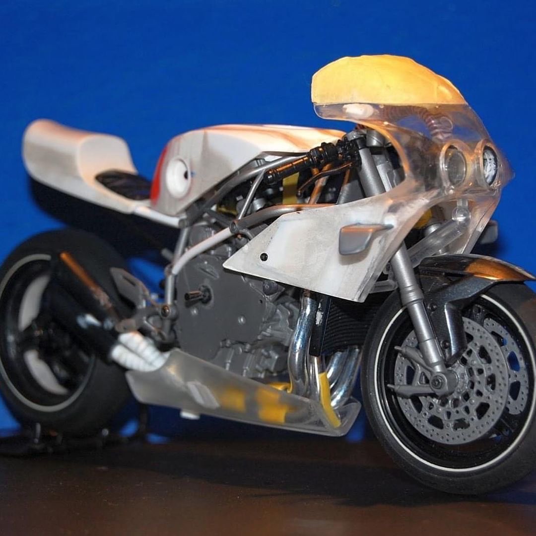 112on2's tweet photo. Back 1 year ago. Awesome custom creation by Da Speedinger! Iβm fan of so much work and ideas, I truly love it π Can you name the base bike used? Comment below β¬οΈ
#tamiya #hasegawa #fujimi #aoshima #scalemodel #motorcycle #motogp #boliditalia #brachmodel #gbmodels #112on2 https://t.co/kwa0l93HNE