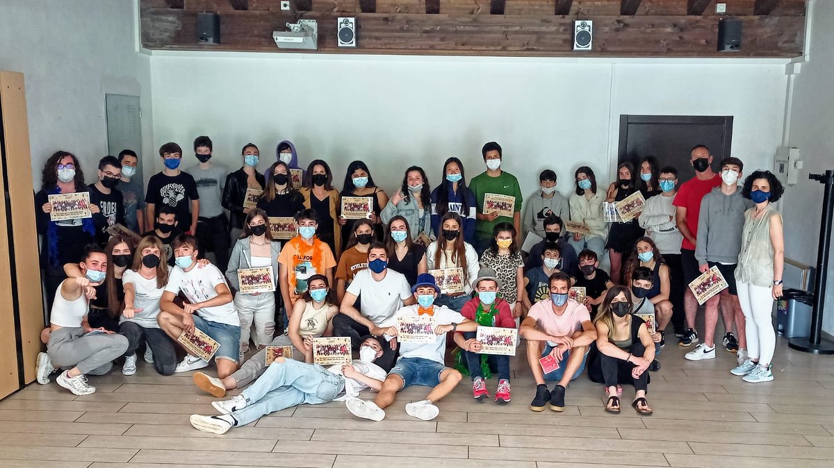 SeberIkastola's tweet photo. 16 urteren ostean, Derrigorrezko Bigarren Hezkuntza bukatuta, bide berriak irekiko dituzte aurrerantzean DBH4ko gure ikasleek 🥰🥰🥰
Etapa berri honetan #onena opa dizuegu eta ez ahaztu ikastolako ateak zabalik izango dituzuela: ikastola #betiko zuen etxea izango dela! ❤️
👇🏾 https://t.co/zPKHnlVFAY