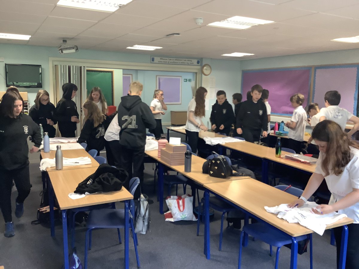 wpsp7dm's tweet photo. Last day of Primary 7! Wishing you all the best for the future, we will miss you all 😢. Hope you have a happy and safe summer 😎. Take care x https://t.co/Dd2TqpJsG0