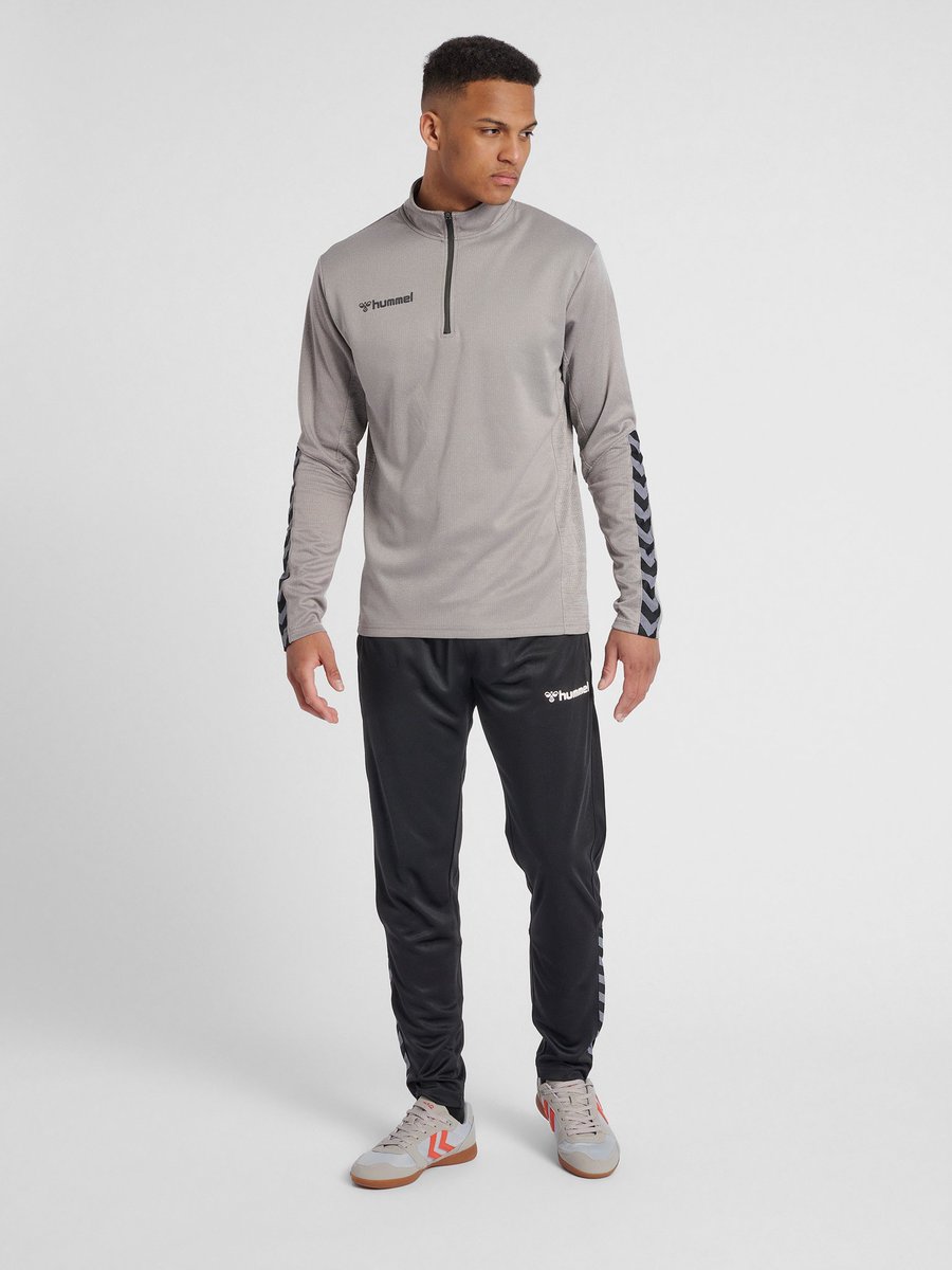 FootballKitsBH's tweet photo. A 1/4 zip is the perfect Sweatshirt for training ✅

Shop the full Hummel HMLAuthentic range online:
https://t.co/cewIgQCyqn https://t.co/HmbZPsTxIP