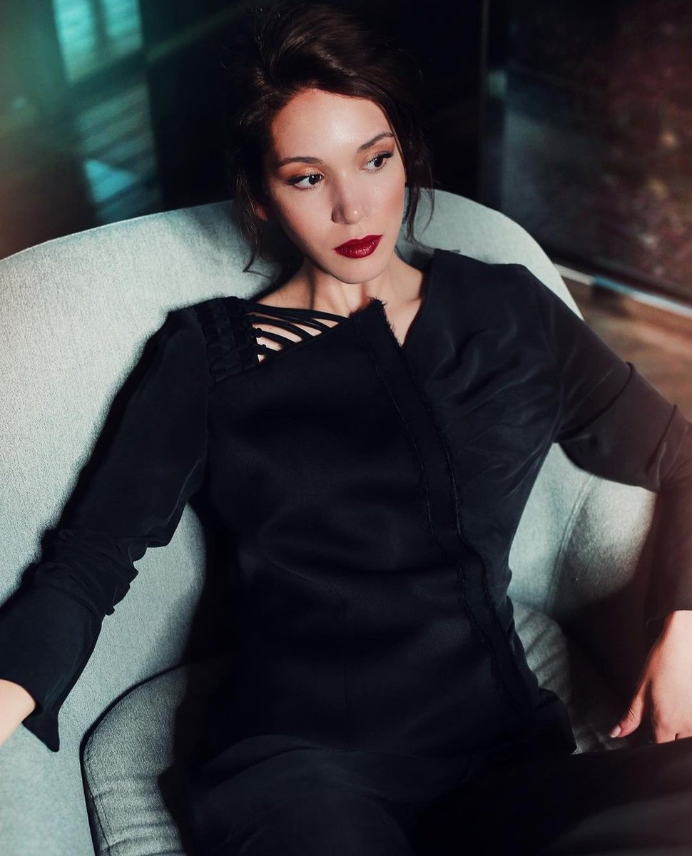 35mevsimbahar's tweet photo. 🖤💋 #HazalSubaşı https://t.co/edpkKbL2yi