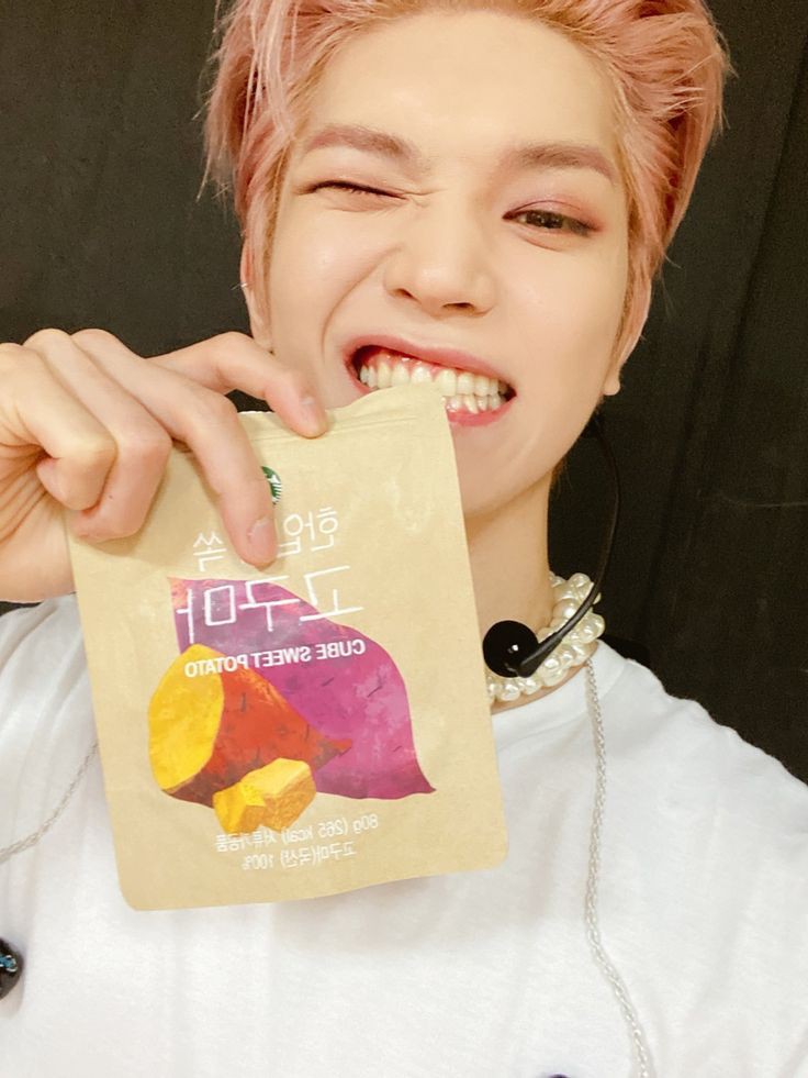 jjunygl's tweet photo. 🌹DAY 25🌹
—something reminds you of taeyong?
Starbucks sweet potato snacks!!! Taeyong really likes this snack. So every time I see this snack, I definitely think of Taeyong 🍠
#TAEYONG #NCT태용 #テヨン 
#29_days_with_taeyong
#29일_태용_챌린지
@NCTsmtown_127 @NCTsmtown @superm https://t.co/eecLFHKnsW