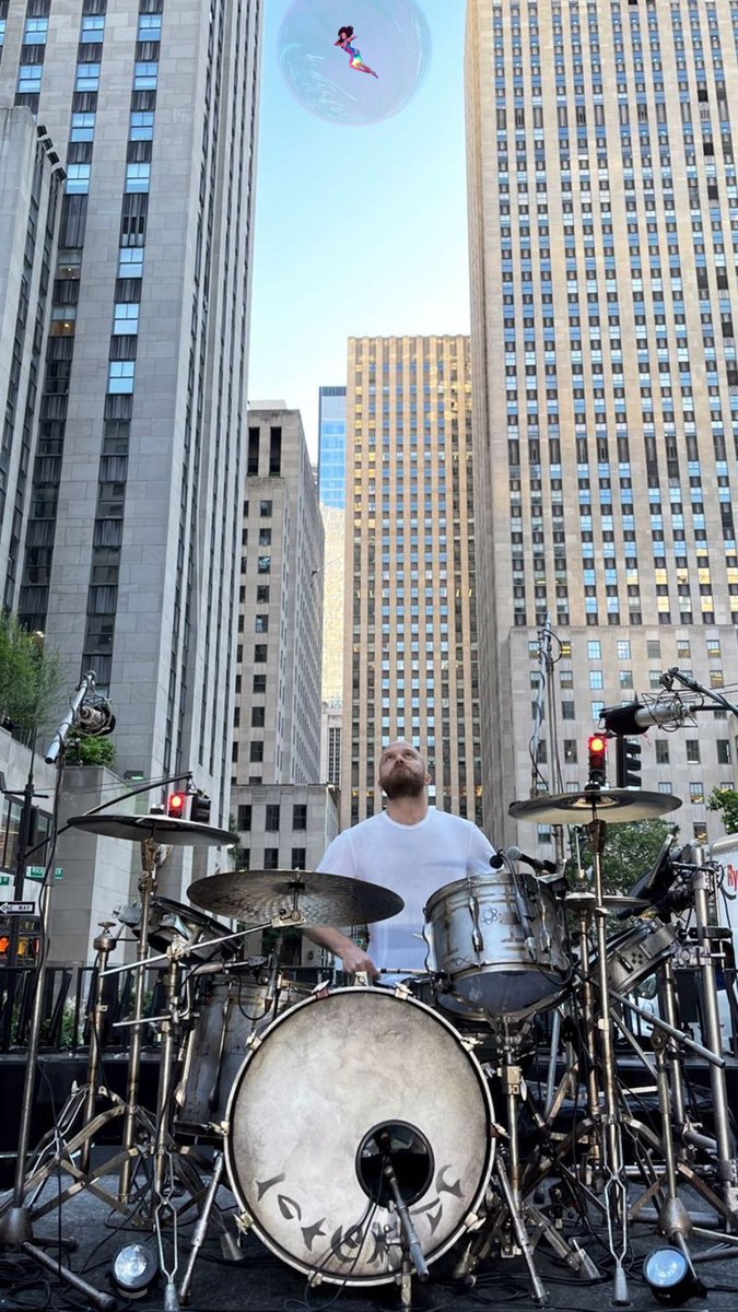 starfishsource's tweet image. what Will is looking at? 🤔