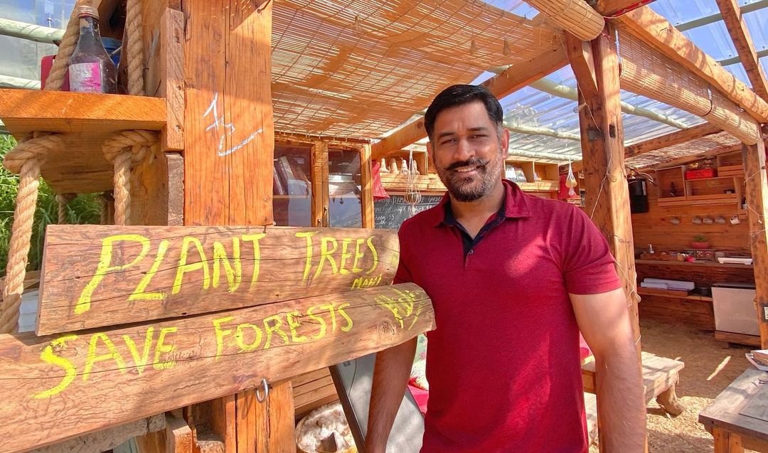 IndianCricNews's tweet photo. New Look: #MSDhoni https://t.co/NtC1Mhn0gL