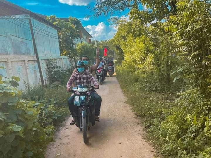 Main Strike of Monywa marching with motorbikes on the Pyitaungsu Road near the golf course and military council battalion 16 to overthrow of Military dictatorship on 25 June.
#June25Coup
#WhatsHappeningInMyanmar