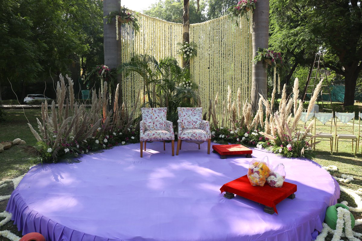 WeddingsAtTaj's tweet photo. A beautiful series of memorable moments of the lovely couple, Saloni &amp; Abhishek color coordinated in pastel pink and white at their Mehendi Carnival at Taj Usha Kiran palace, Gwalior
#kanukisho 

Decor Planner &amp; Execution- Myrah Weddings 

Photography- Life In Frames https://t.co/LKGmAVQnr0