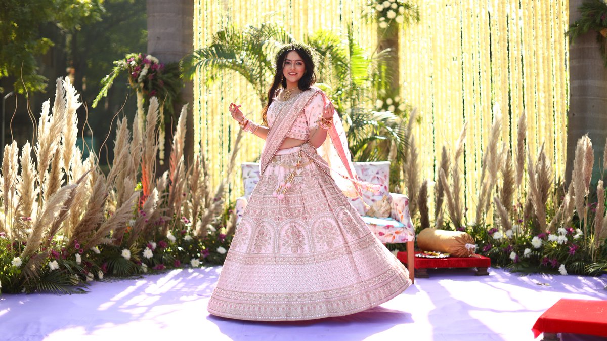 WeddingsAtTaj's tweet photo. A beautiful series of memorable moments of the lovely couple, Saloni &amp; Abhishek color coordinated in pastel pink and white at their Mehendi Carnival at Taj Usha Kiran palace, Gwalior
#kanukisho 

Decor Planner &amp; Execution- Myrah Weddings 

Photography- Life In Frames https://t.co/LKGmAVQnr0