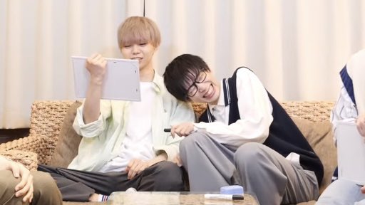 _n_d_k_dd's tweet image. 1枚目めっちゃ可愛いニコイチおさんぽ組スクショできたから見てほしい。
#OSNP