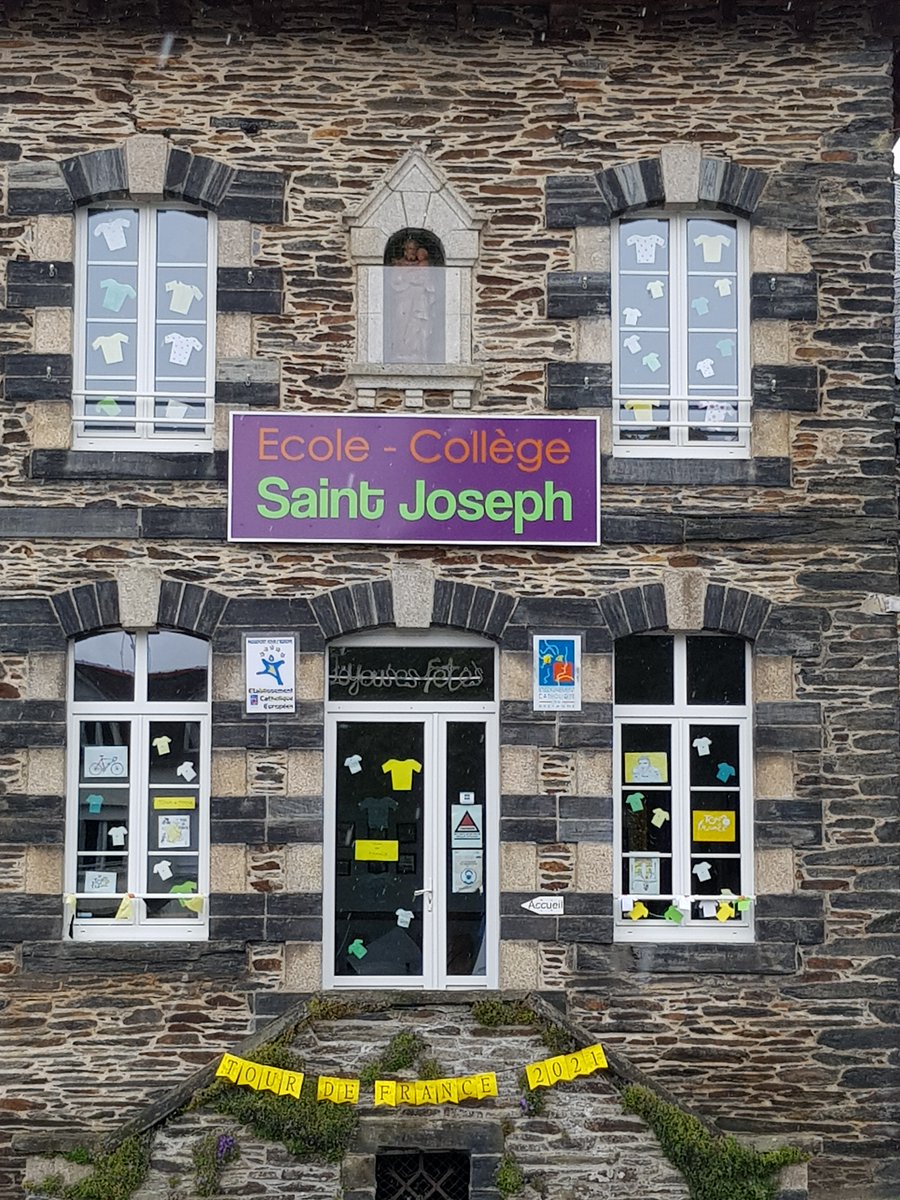 MurStjo's tweet photo. Le collège St Joseph aux couleurs du Tour de France. https://t.co/hooCWCTLJa