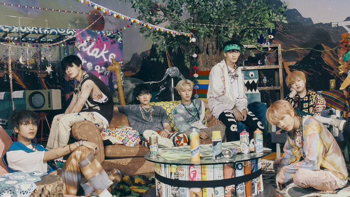 AnnMaxinne's tweet photo. Hello future~~
Dream and let dream. 💙💛
@NCTsmtown_DREAM https://t.co/ipLa4dqgkD