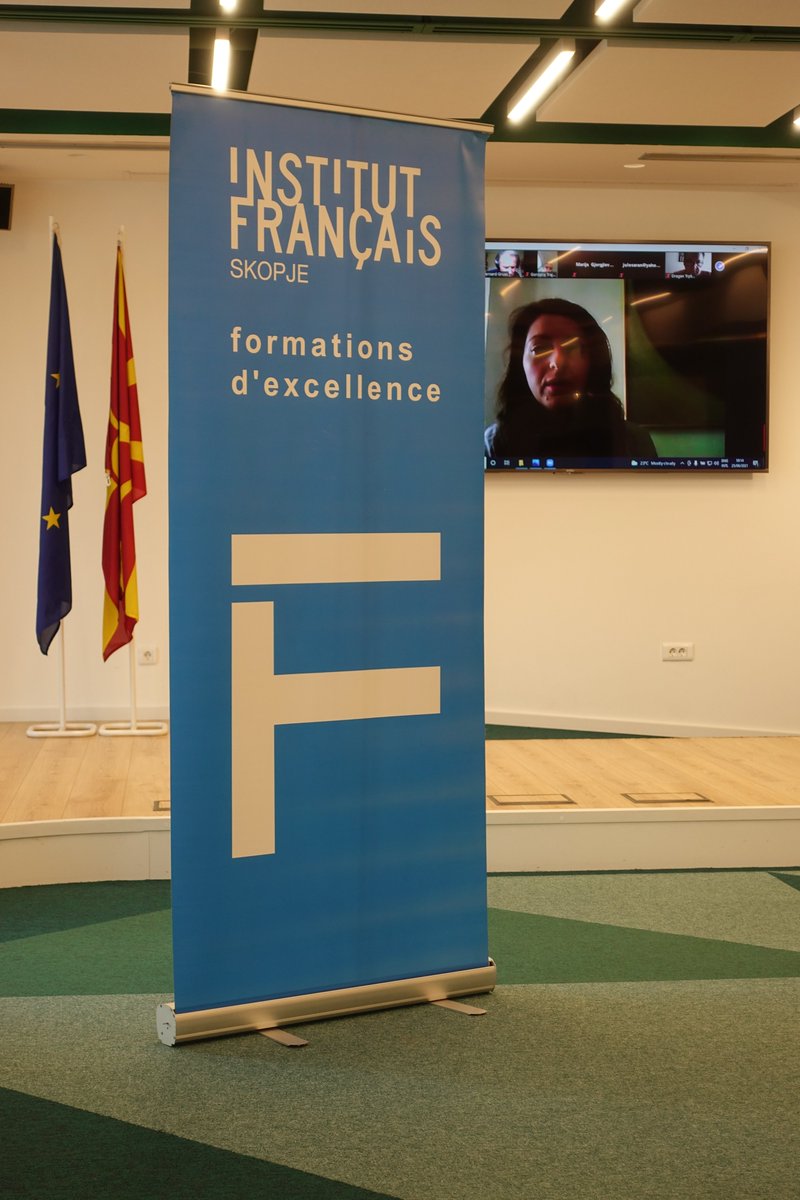 IFSkopje's tweet photo. @EmmanuelRimbert, directeur IFS, a clôturé l'#UniDEte2021 ☀🧑‍🏫🇫🇷 avec un court bilan de cette formation s'étant donné comme ambition d'offrir le meilleur aux #professeursdefrançais. 

RV l'année prochaine à Struga pour un autre coup de fraîcheur pédagogique ! 🌊 https://t.co/0ECbGinohG