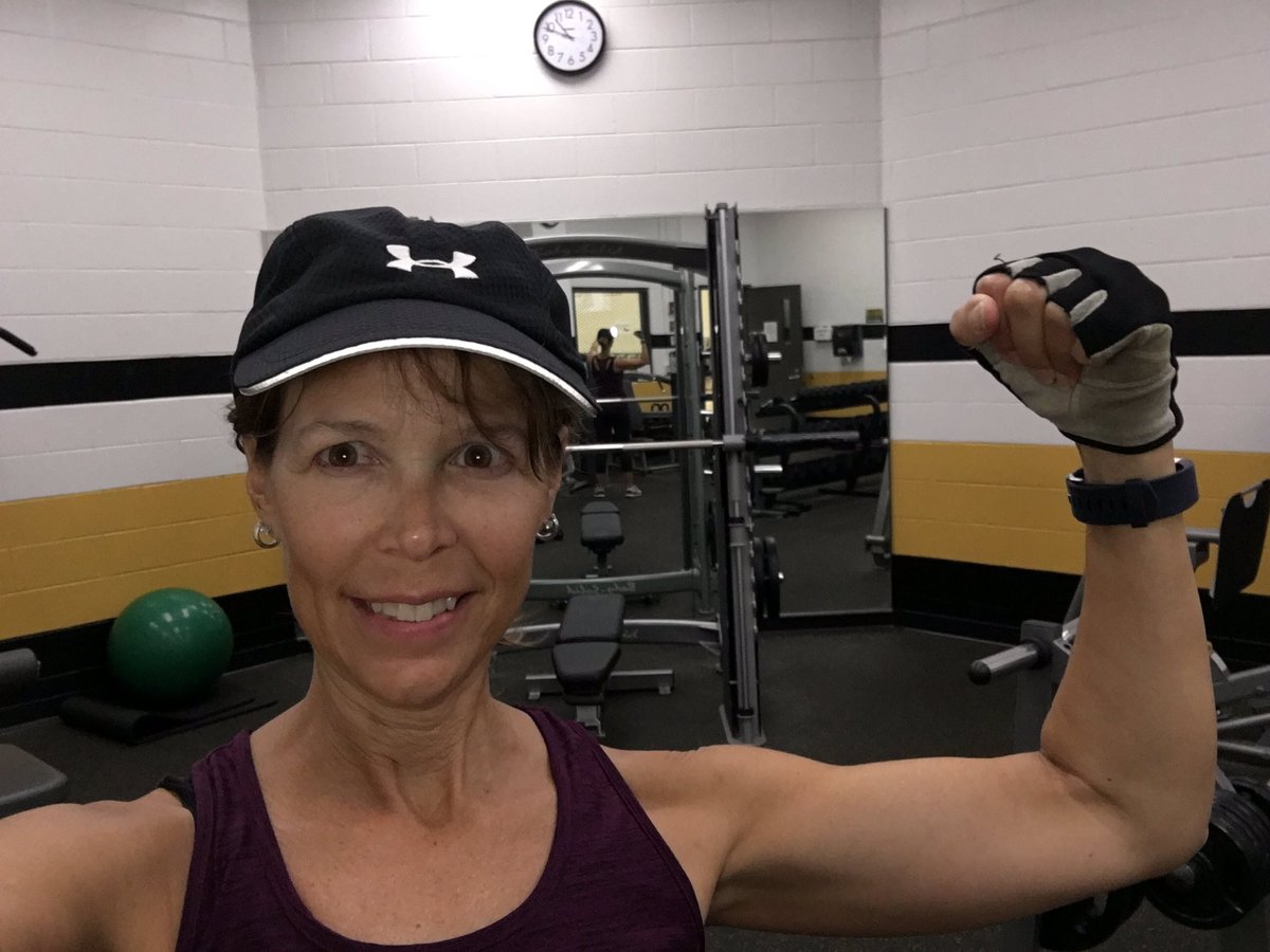 Christi59025798's tweet photo. #GHSSummerSelfie #ExerciseSelfie2  week number 4 of weight training. Attempting for more definition 💪🏻 https://t.co/l0E7RypaaS