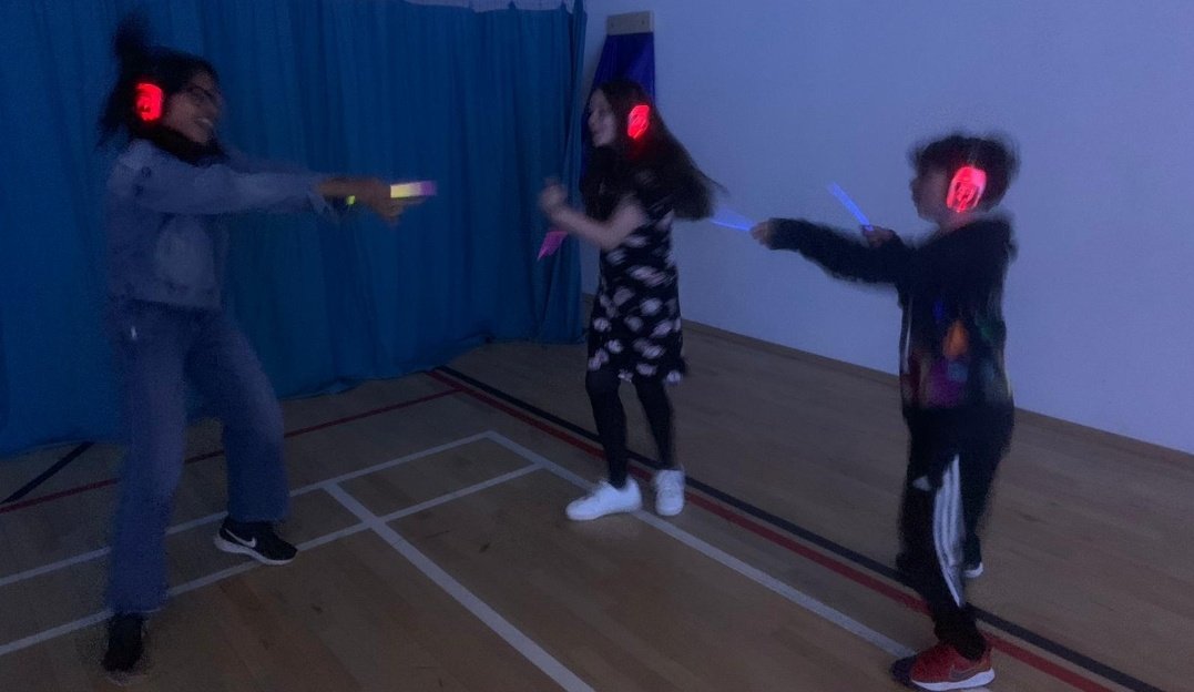 P7Calderwood's tweet photo. P7 had such a fantastic night at their Leavers Silent Disco 🎧 More pictures to follow on Google Classroom! https://t.co/Yt5WH4TgIx