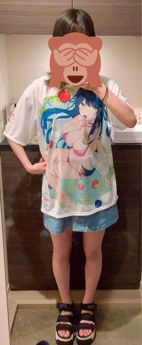 フルグラTシャツ届いた!身長167cmの私が着てこんな感じのサイズ感👌明日、アクリルクロックと一緒にboothに送ります🕺注文してくれた方々お待たせしました! 