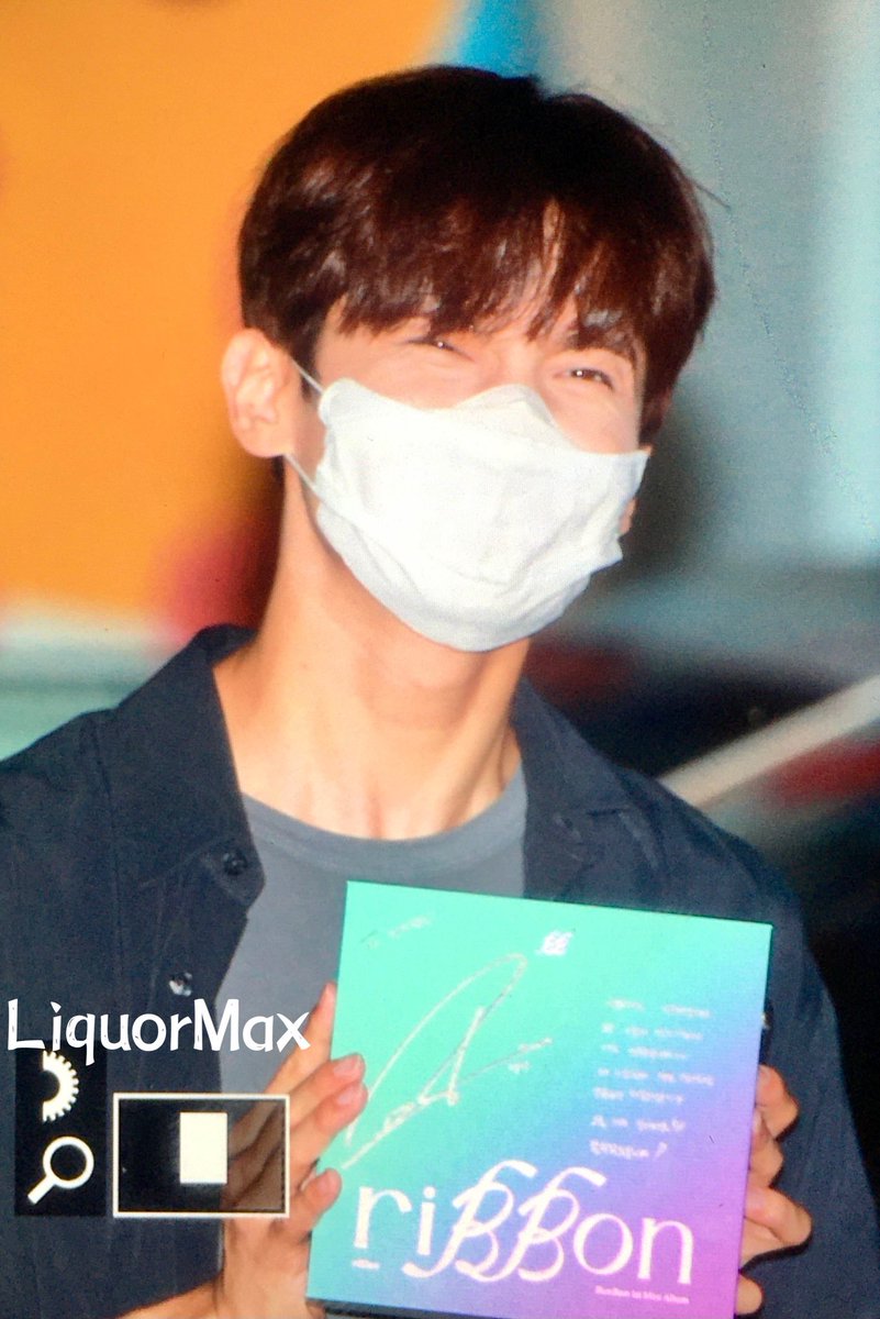 210625 Freehug
He is so happy showing off BamBam's signed album.🥰

#최강창민의프리허그 
#チャンミン #CHANGMIN
#동방신기 #TVXQ #東方神起
#프리허그 #최강창민 
<a href="/now_freehug/">최강창민의 프리허그</a>