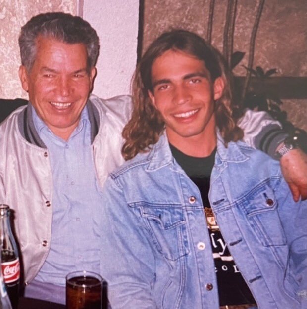 MANAGUATEMUNDO's tweet photo. Sergio - No existe un solo día en que no piense en ti! Hombre de sonrisa verdadera, valores inquebrantables y de amor absoluto a su familia y a su trabajo!
Te extraño pa
Feliz día a todos los papás!
💫 #donsergio #microsinfonias #felizdiadelpadre #happyfathersday @SVallinOficial https://t.co/mS7puCIgZJ