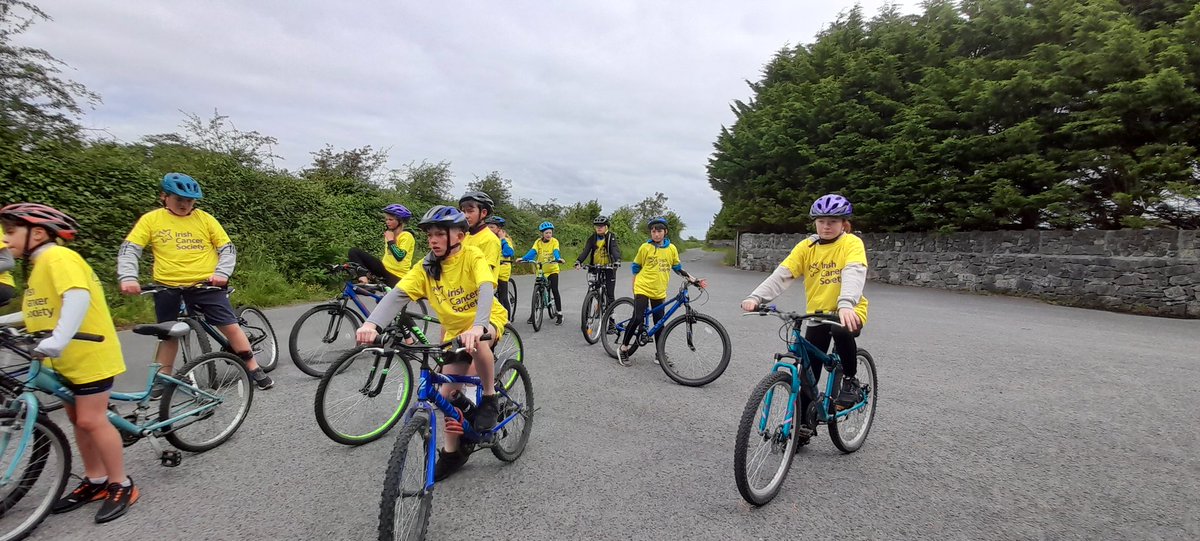 ScoilBhrideMen1's tweet photo. Chuaigh rang 6 ag rothaíocht inniu. GardaMarcus @gardainfo brought us on our sponsored cycle for @IrishCancerSoc #cancer #outdoor #worldbicycleday #rang6 https://t.co/9SYrimtGSV