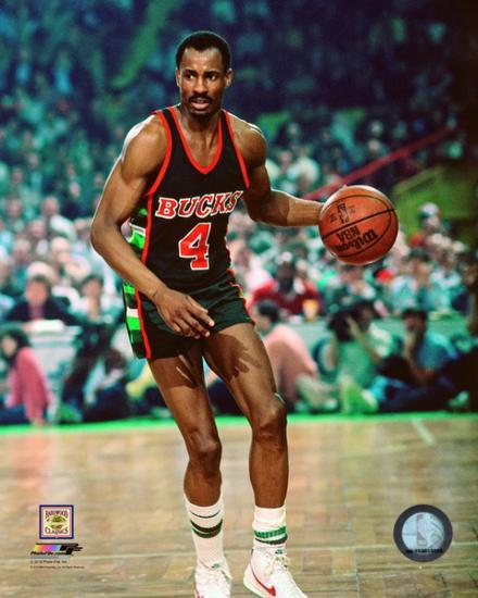 CityCapsNFT's tweet image. Burning our 1st gen Milwaukee caps, I need to redo the Ⓜ️

Dropping a Conference Finals edition tonight with a Throwback colorway in honor of the Sidney Moncrief led Bucks 🦌

LFGO! ☢️

#ATLvsMIL x #NFTartist