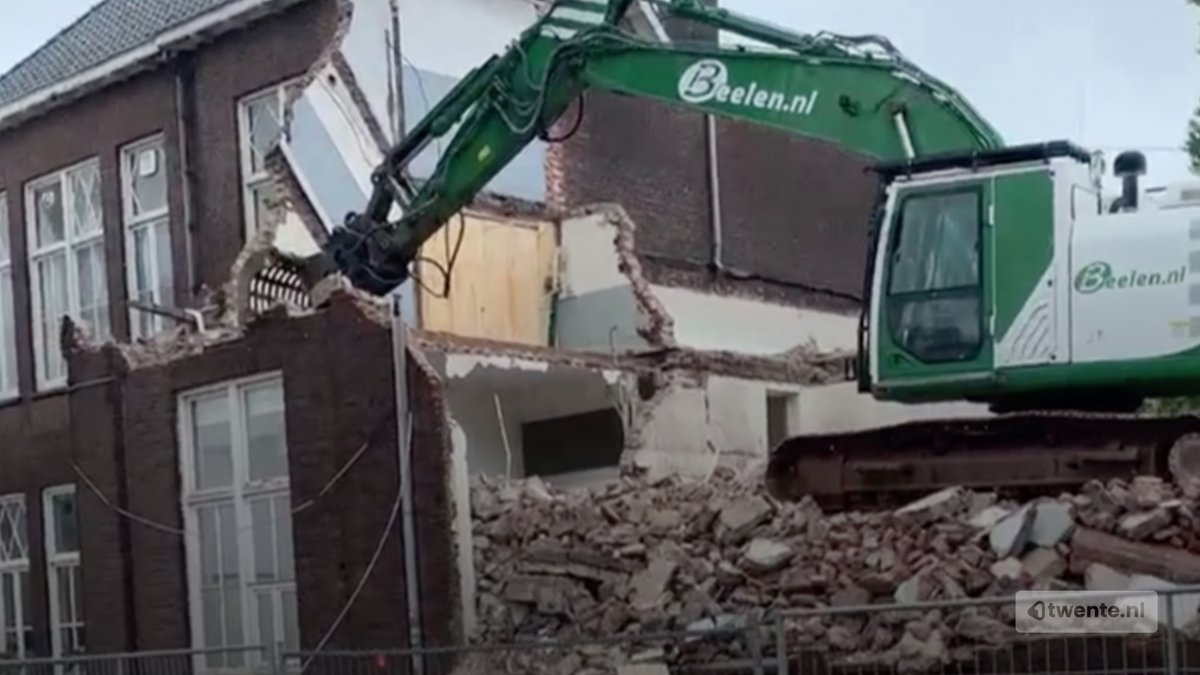 Verontwaardiging over 'ingrijpende verbouwing' oude jongensschool Willem de Clercqstraat

bit.ly/2SpWAf9

#Hengelo #Twente #PVV #Islamitisch #Verbouwing #Sloop