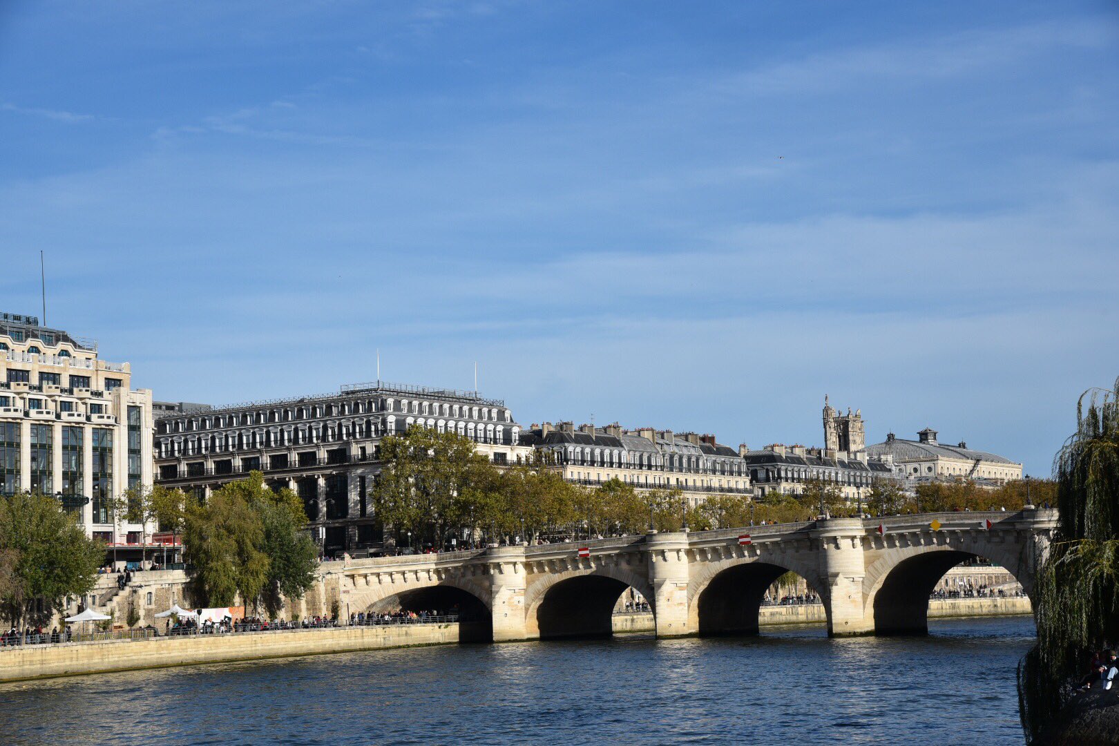 守隨亨延 地球の歩き方フランス パリ特派員 Hikkun1103 こんにちは はい そのお写真に写っているのがサマリテーヌです Twitter