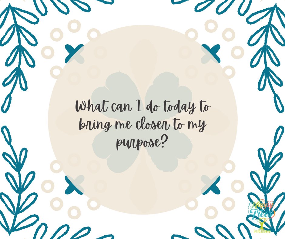 happytrees_ent's tweet photo. Positive questions to ask yourself every morning to change your mindset and bring yourself closer to your goals! Take some time to think about your answers and get clear on them by writing them down. 

©: @throughthephases.com
.
.
#journaling #lawofattraction #selfcare #soulcare https://t.co/IWcXMgeyYS