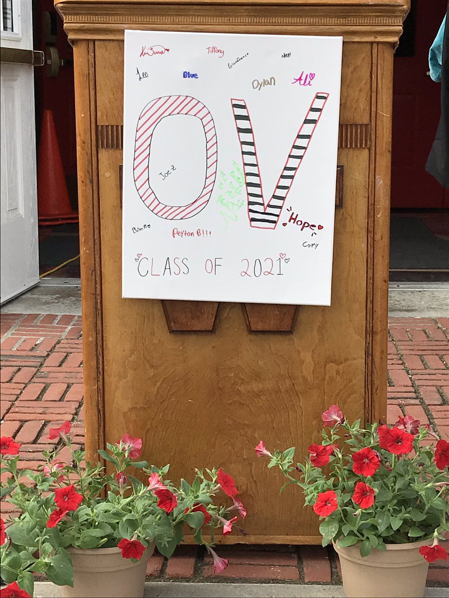 WCSDEmpowers's tweet image. The @OVAHSwolves commencement has begun! 🙌🏼👨‍🎓🎓👩‍🎓Congratulations students!