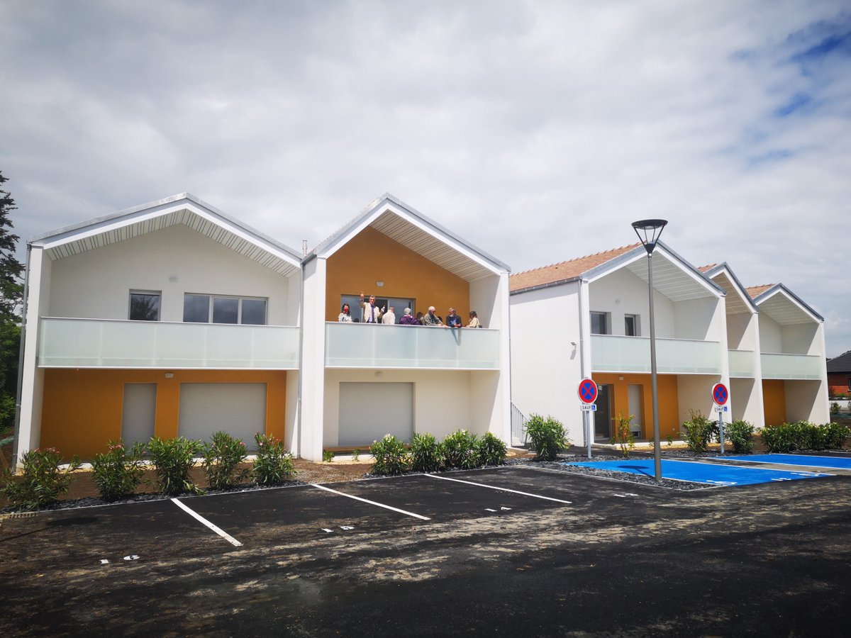 🏡📷Visite en avant-première de la #résidence Les Genêts à #Idron avec les élus de la commune, les représentants de la Communauté d'Agglomération, <a href="/OSubra_Pau/">✨Olivier Subra✨</a> et l'architecte <a href="/Camborde_Archi/">Camborde Architectes</a> . L'occasion de découvrir les lieux avant la #livraison aux résidents le 0️⃣1️⃣/0️⃣7️⃣