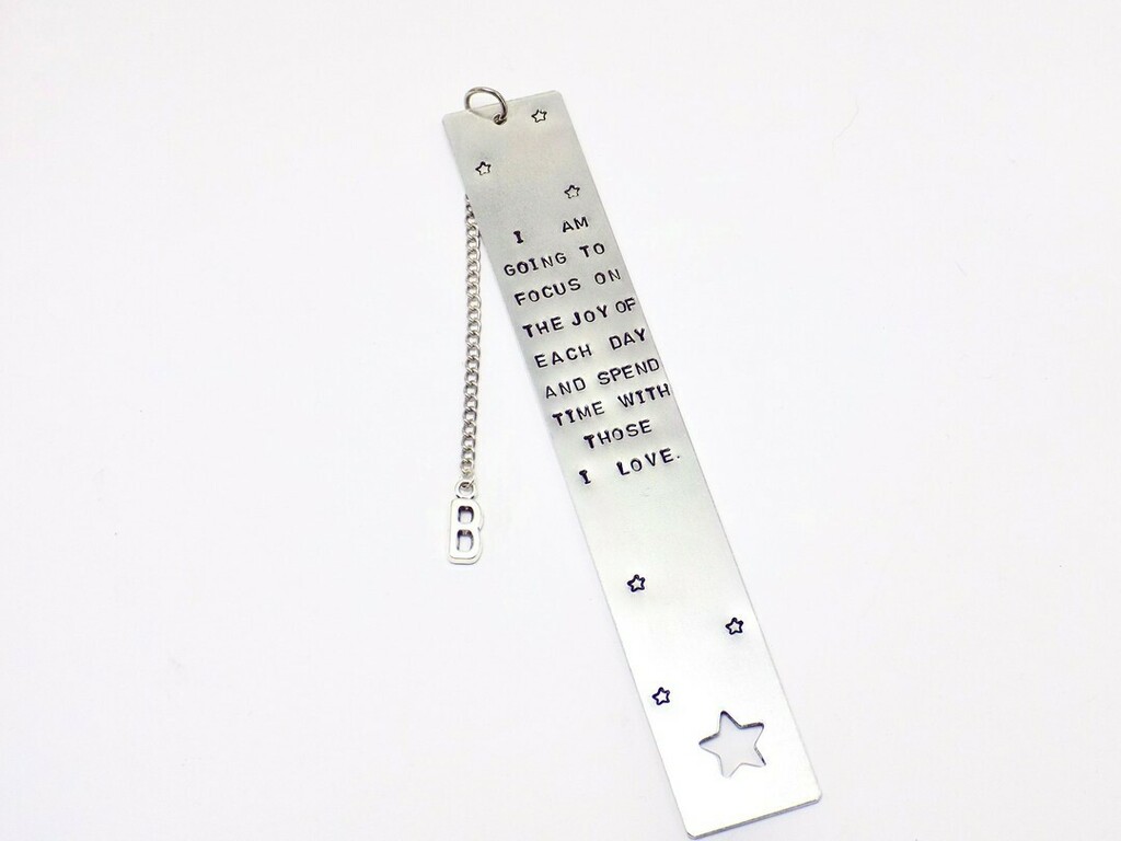 Michelleshandc's tweet photo. Happy Friday and an photo of a bookmark that I made for a customer, with an inspiring quote, which is going to be my quote of the day. Have a great weekend! #weekenddownloading #fridaymood #endoftheworkweek https://t.co/8zmHIYK8LV https://t.co/0owzUrZBLP