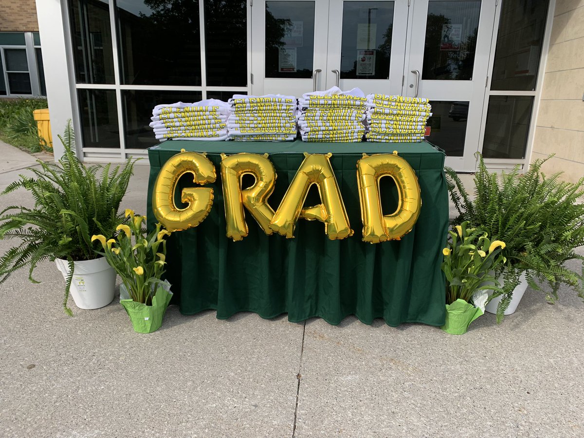 All ready to appreciate our 2021 Graduates! Thank you to Tillsonburg Golden Gate for the beautiful flowers!