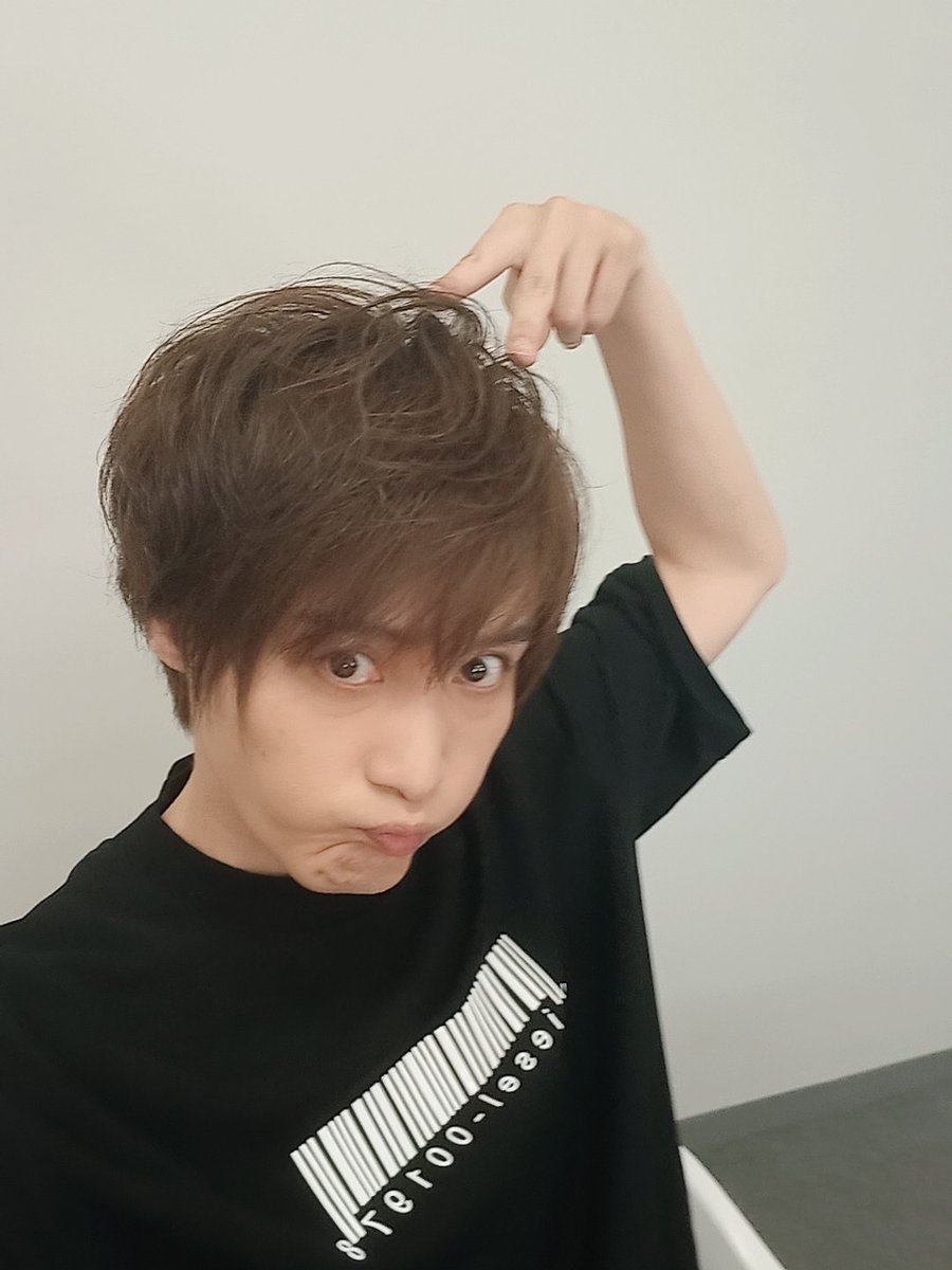 tokuyama0130's tweet photo. 『秀典の部屋』ご視聴ありがとうございました❗！！
言い忘れてましたが、髪、ちょいパーマ～でした！
めっちゃ楽しい時間をありがとうございました🎵 https://t.co/Y8uEFNIsiy