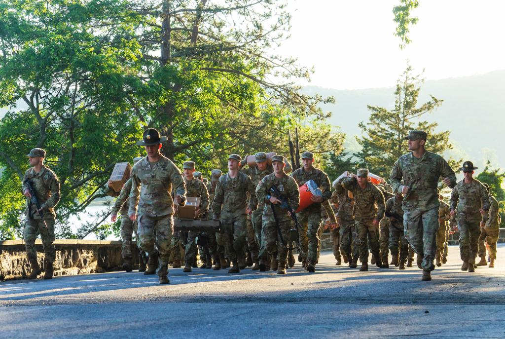 WestPoint_USMA's tweet image. Senior drill sergeants from Fort Benning, Georgia, came to #WestPoint to prepare cadet cadre to execute the “First 100 Yards” to welcome incoming new cadets on #RDay.

Read more. ➡

spr.ly/6017yRkHF