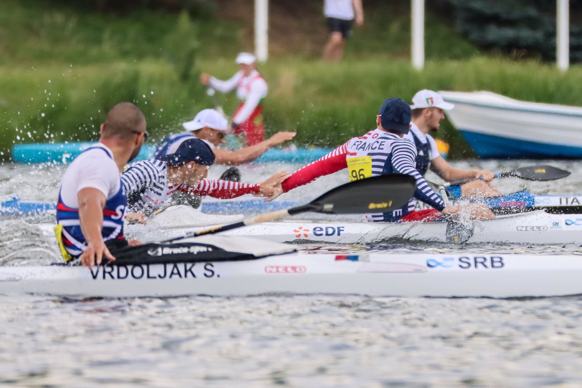 Photo finish for the U23 K4 Men Semifinals, with French 🇫🇷, Italian 🇮🇹 and Serbian 🇷🇸 boats emerging victorious to claim their seats to the Finals 🏁 <a href="/CanoeEurope/">Canoe Europe</a> #JrU23EuroChamps2021