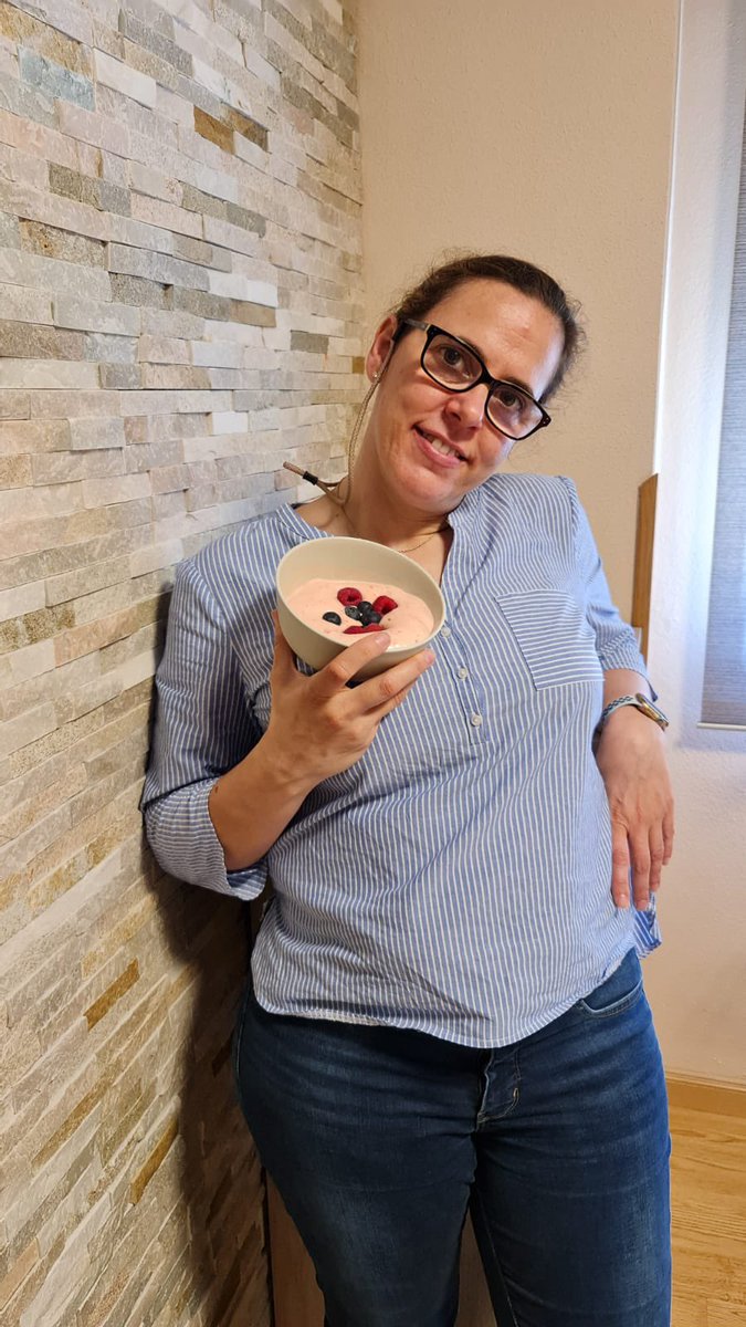 escargolito's tweet photo. @AvLasTablas estáis con los programas culinarios como locos en casa . Una vecina del barrio nos quiere enseñar trucos y unas recetas así que si quieres disfrutar de la cata y sus trucos apúntate. https://t.co/6UIpEmi3Ec