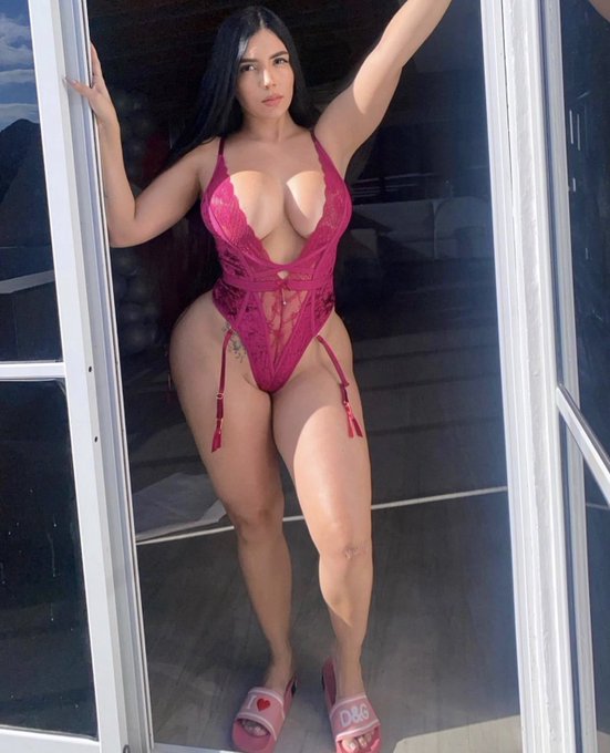 Suscríbete en mi contenido en onlyfans ?? https://t.co/WWsiSvjd7E https://t.co/32k1Ohlf3p