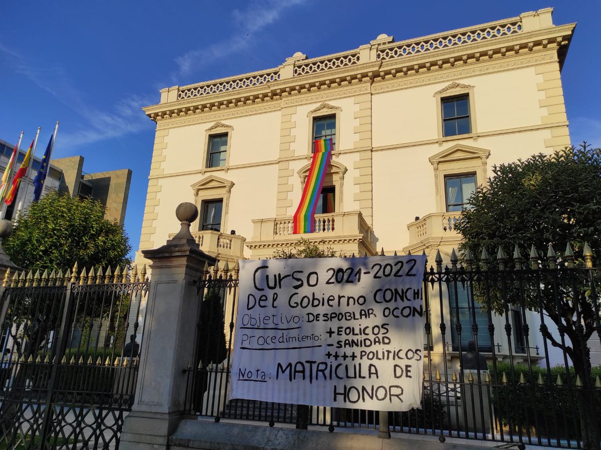 EPLaRioja's tweet photo. Manifestación en Logroño en contra del Plan de Atención Continuada https://t.co/Lj6CLybxb6