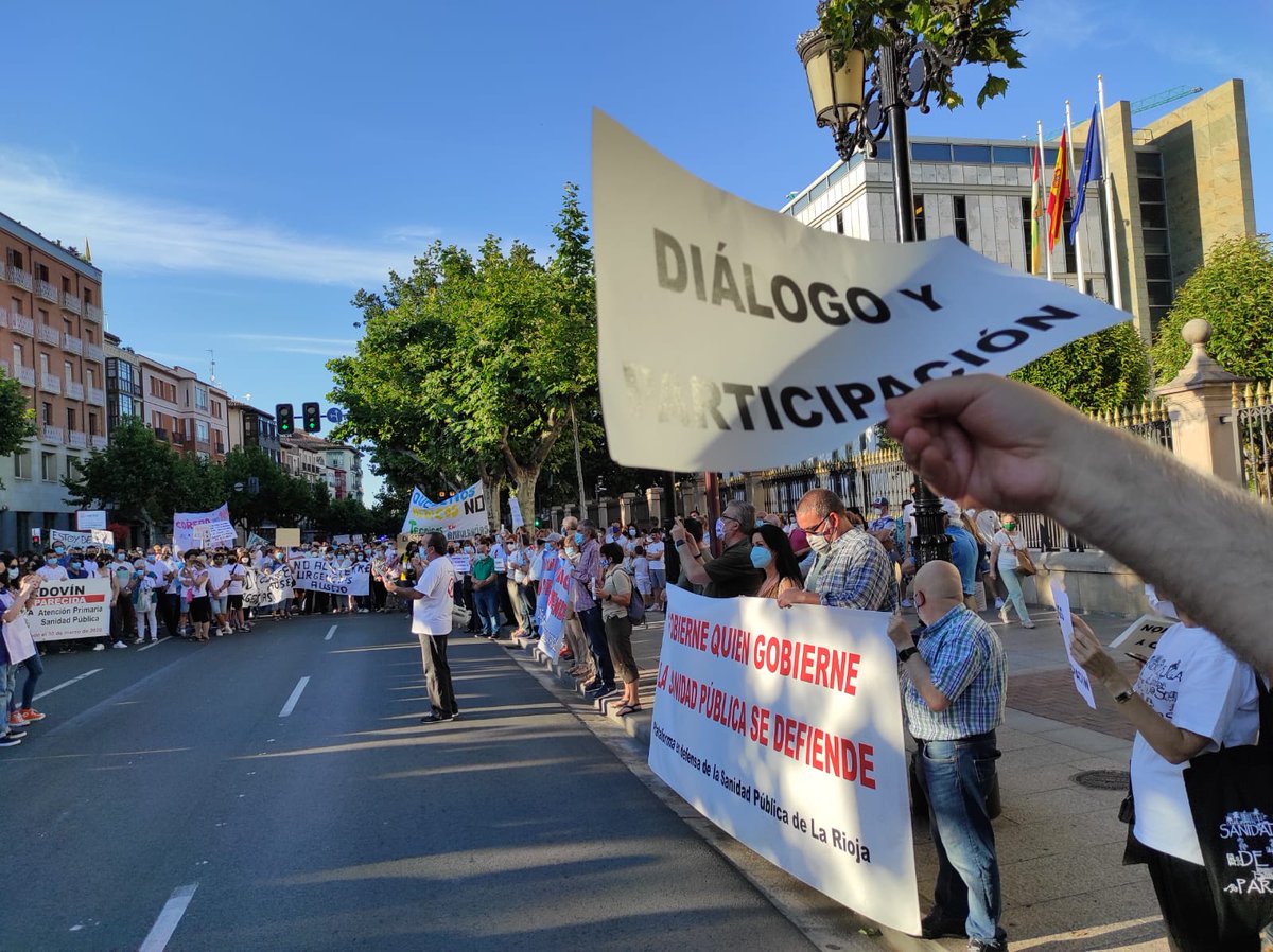 EPLaRioja's tweet photo. Manifestación en Logroño en contra del Plan de Atención Continuada https://t.co/Lj6CLybxb6
