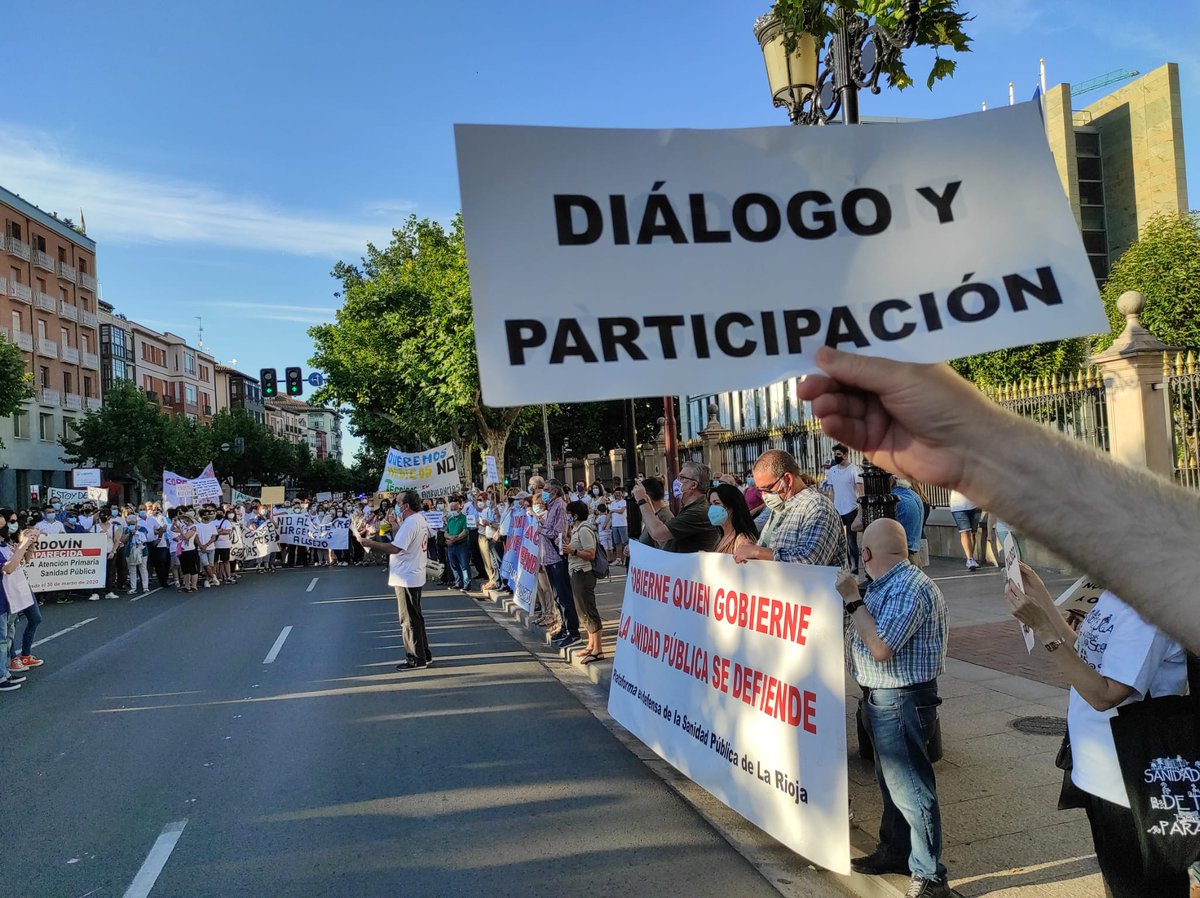 EPLaRioja's tweet photo. Manifestación en Logroño en contra del Plan de Atención Continuada https://t.co/Lj6CLybxb6