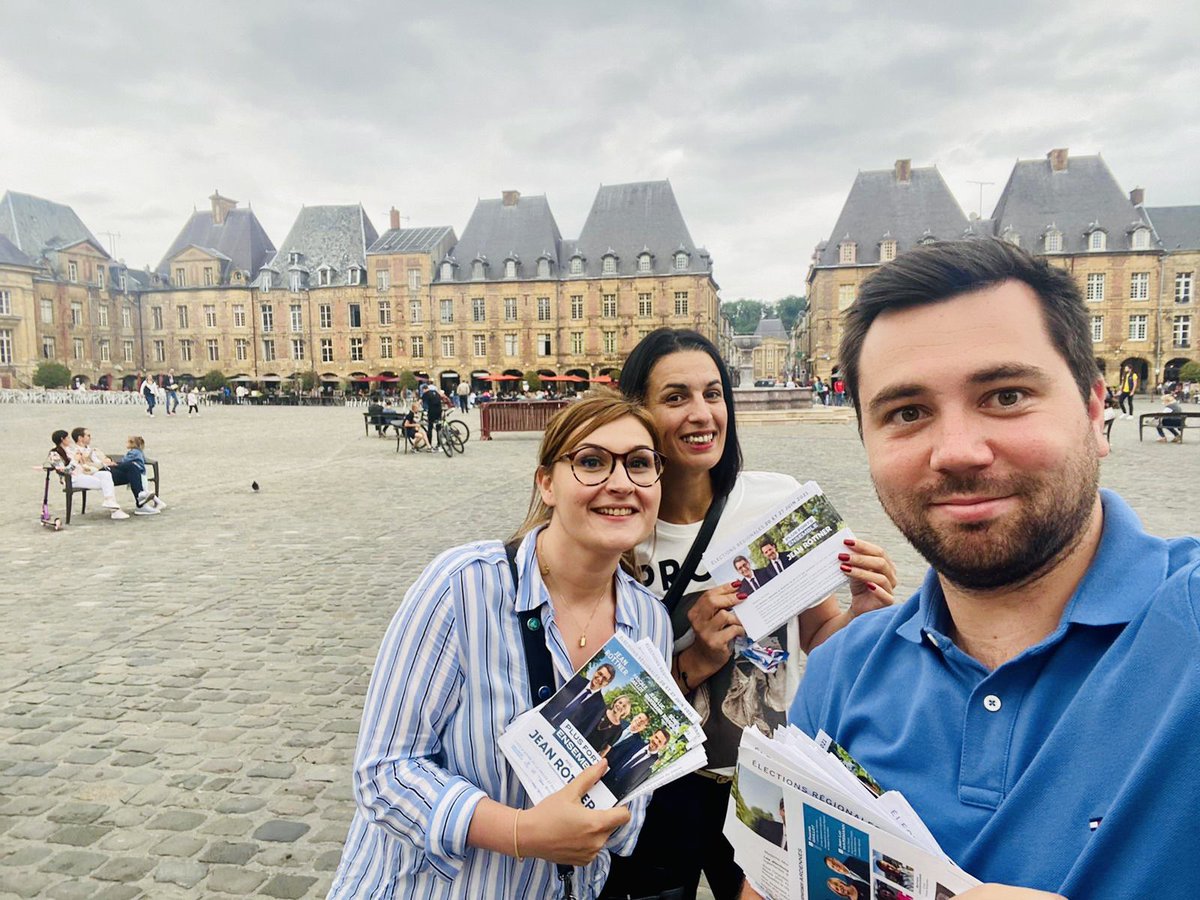 AitMadiVirginie's tweet photo. Un petit coup de pouce à la distribution de tract pour parler #regionales2021  toujours un bel accueil des Carolos ! Avec @cyrielleguille1 et @QuentinCla pour @JeanROTTNER et @boris_ravignon #Charleville https://t.co/olG2xUEIv1