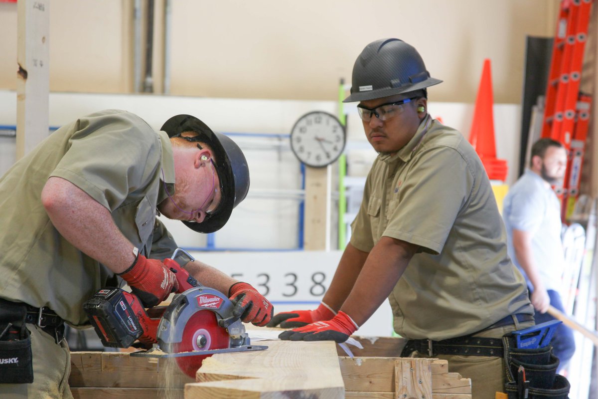 GeorgiaNTC's tweet photo. GNTC Wins Gold & Silver at SkillsUSA National Competition https://t.co/NYkoU9S8oL
#GNTC #SkillsUSA #Nationals #GoldMedal #Skills #Trades #TechnicalEducation #TeamWorks #Plumbing #Automotive #CollegeStudent #studentlifecamp @skillsusagaps https://t.co/563COswoy7