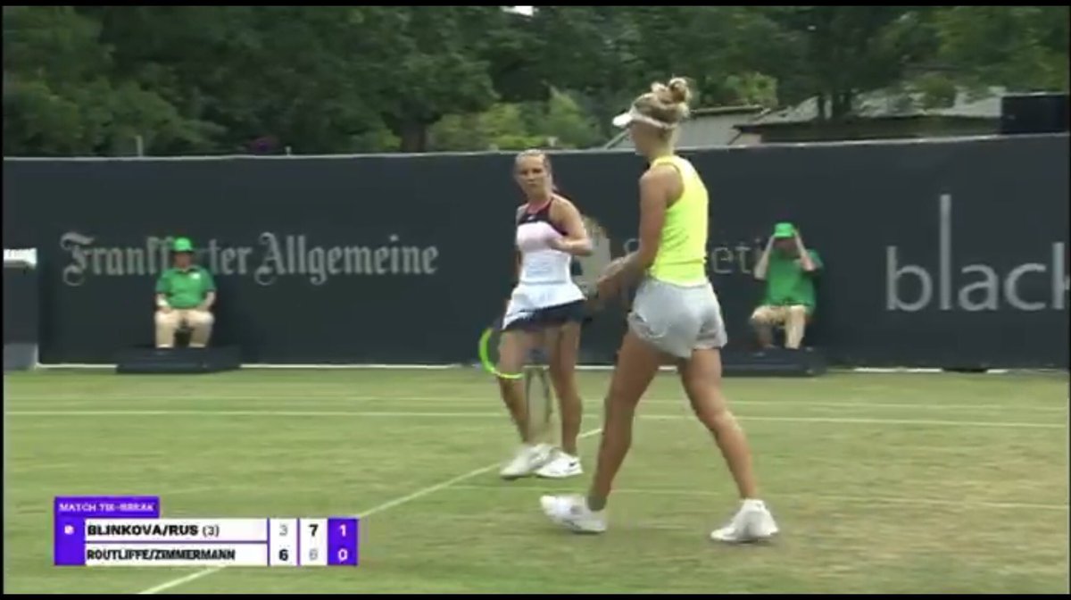 Incroyable manque de réussite aujourd’hui à Bad Homburg (Tournoi WTA 250 sur gazon) en ¼ de finale du double. Après une prestation d’un super niveau, Erin Routliffe et moi nous sommes inclinées, sur le fil (3/6 7/6 (6) 11/9) face à la paire Blinkova/Rus, 3e tête de série. (1/2)