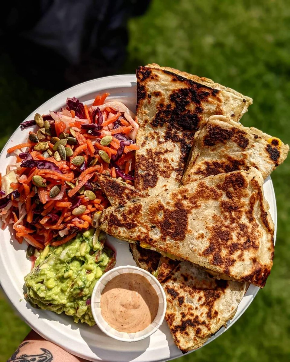 We're at the <a href="/HarbourMarket/">The Harbourside Market</a> tomorrow (Saturday) 11am-4pm serving hotdogs, burritos and quesadillas. Come and get your comfort food fix 😎🌞🌭 <a href="/BuoyStreetFood/">Buoy Events</a>