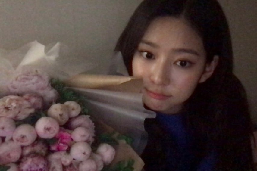 chaengi_j's tweet photo. Kim Minju Instagram
#김민주 #izone_wizone #kimminju #minju
🐸 잠이 안 오는 구���🥺
(I can't sleep) https://t.co/koOef3easD