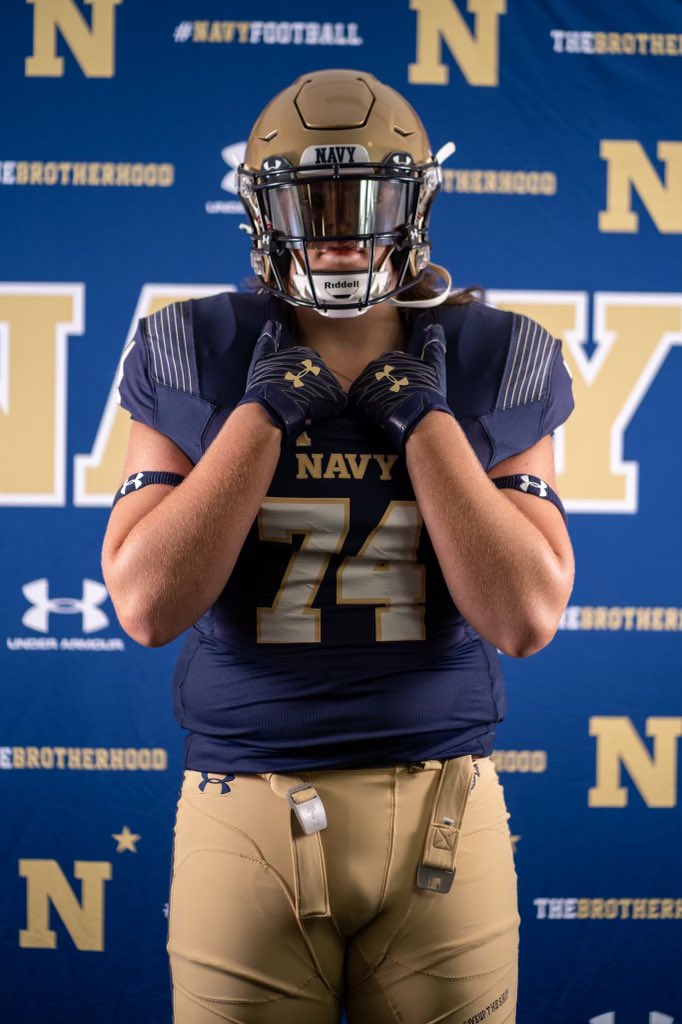TrenchMob23's tweet photo. A great day in Annapolis, MD for an unofficial to @NavyFB.  Thanks to @CoachORourke for a perfect day!  ⁠ @CraftingLinemen @Velocity_FB @MSDEagles @coachshortMSD  @larryblustein @Velocity_FB @CoachBennett29 @TheCribSouthFLA https://t.co/u85bxTA8Rd