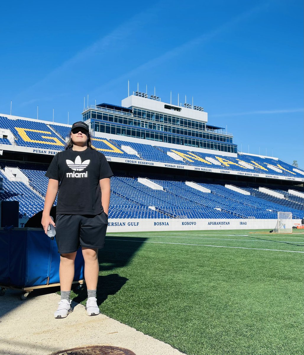 TrenchMob23's tweet photo. A great day in Annapolis, MD for an unofficial to @NavyFB.  Thanks to @CoachORourke for a perfect day!  ⁠ @CraftingLinemen @Velocity_FB @MSDEagles @coachshortMSD  @larryblustein @Velocity_FB @CoachBennett29 @TheCribSouthFLA https://t.co/u85bxTA8Rd