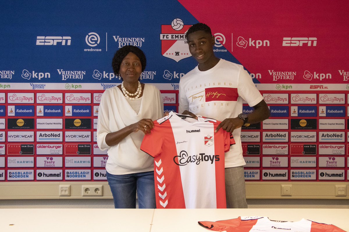 FC_Emmen's tweet photo. Welkom bij de familie! ❤️

#HIERKOMIKWEG #SamenTerug https://t.co/WP645VKahk